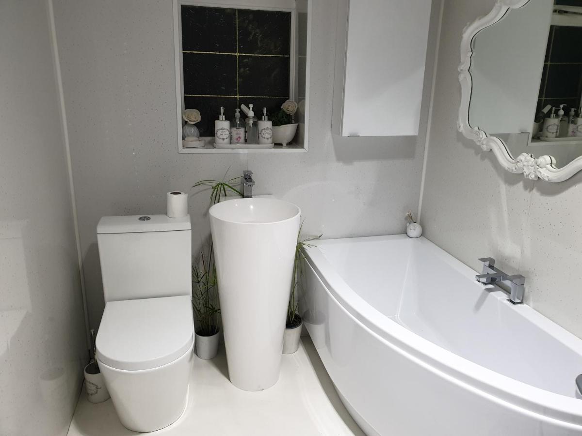 Tropical Garden Oasis Rooms เบอร์มิงแฮม ภายนอก รูปภาพ